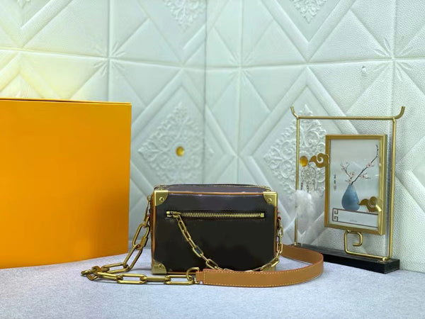 Exquisite and cute little bag