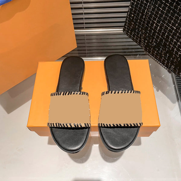 Fashion flat slippers